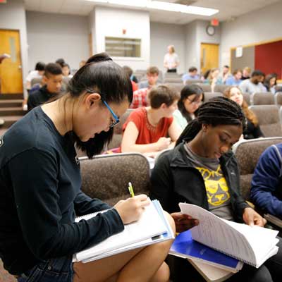 v.c.u. students looking through schoolwork during a classroom exercise